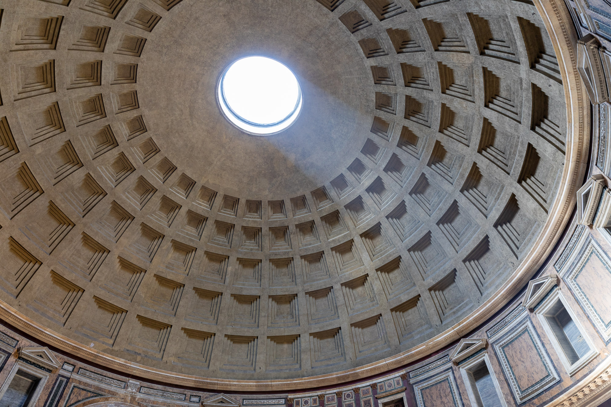 Light beam in the Pantheon
